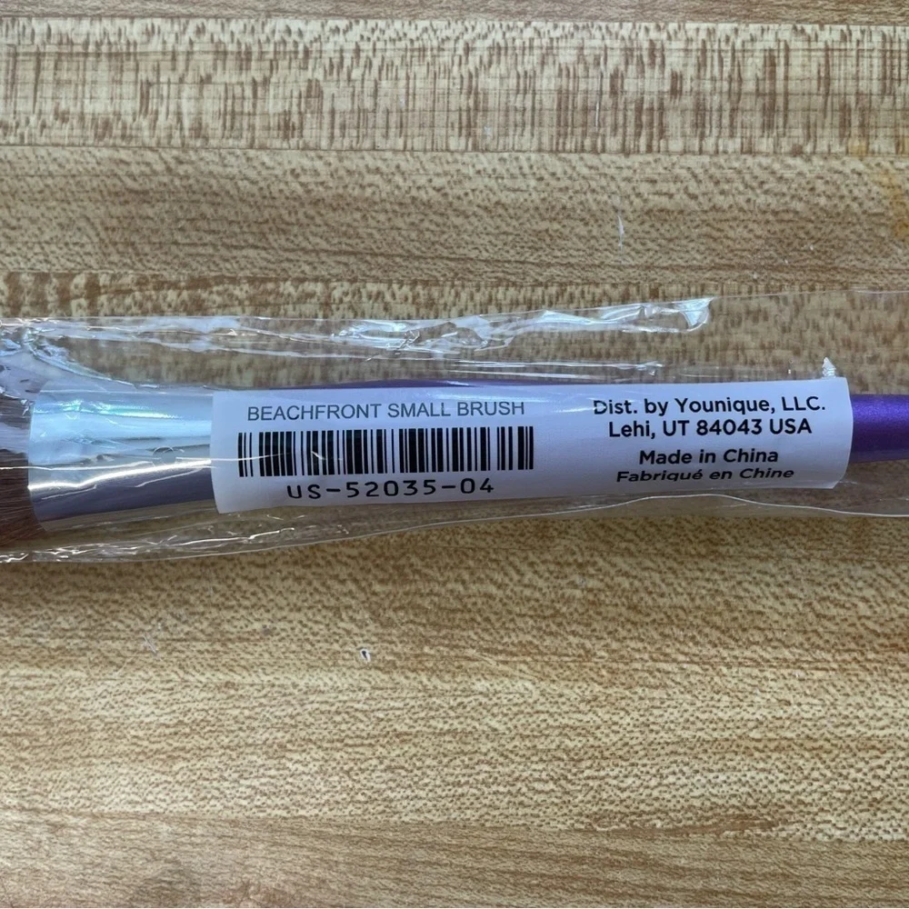 Younique Beachfront Makeup Brush